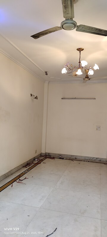 Room in 3 BHK Builder Floor at Chittaranjan Park – for Sale