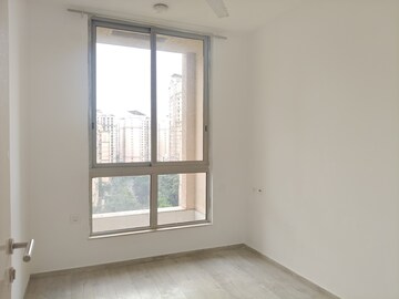 Room in 2.5 BHK Apartment at Hiranandani Estate Flamingo, Ghodbunder Road – for Rent