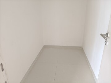 Room in 2.5 BHK Apartment at Hiranandani Estate Flamingo, Ghodbunder Road – for Rent