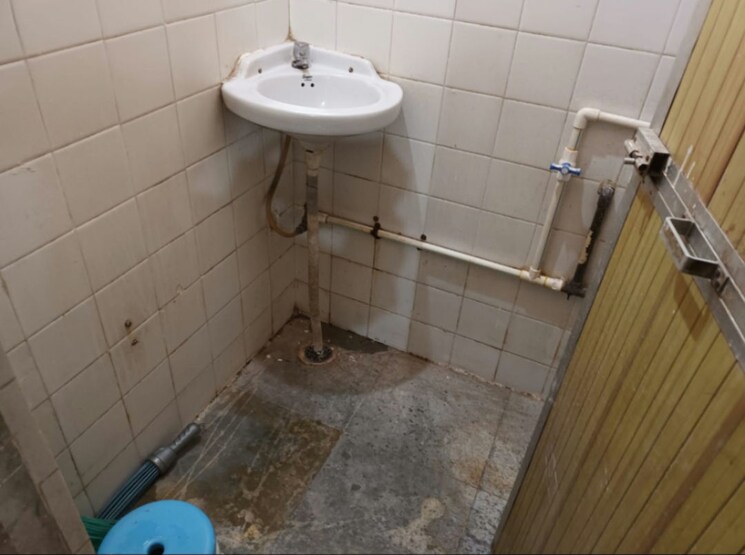 Bathroom, kopar khairane 1 Bedroom 500 Sq.Ft. Apartment In Kopar Khairane Navi Mumbai 9093488