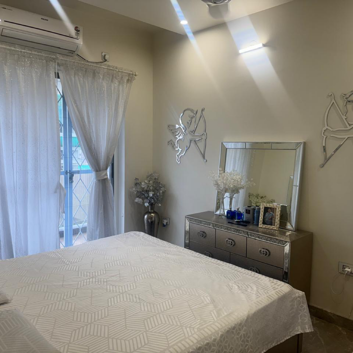 3 BHK + Extra Room 1300 Sq.Ft. Apartment in Amanora Gateway Towers