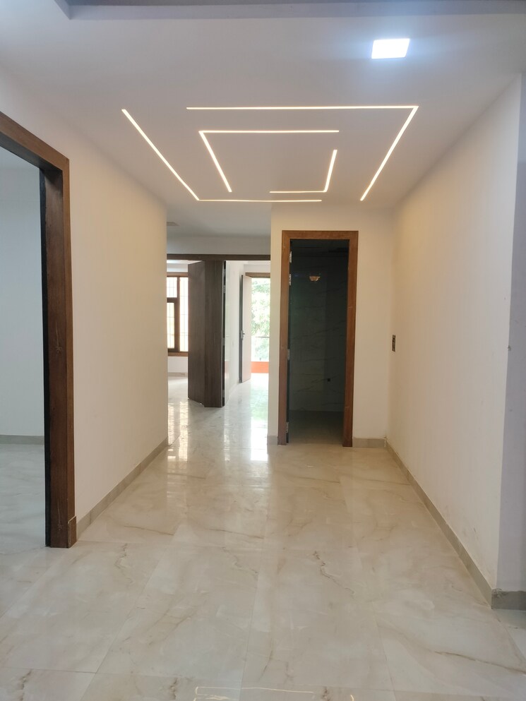 Room, knowledge park v greater noida 3 Bedroom 1800 Sq.Ft. Builder Floor In Knowledge Park V Greater Noida Greater Noida 9093286