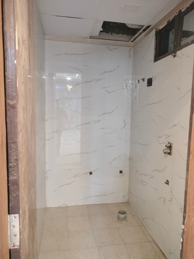 Bathroom, knowledge park v greater noida 3 Bedroom 1800 Sq.Ft. Builder Floor In Knowledge Park V Greater Noida Greater Noida 9093286