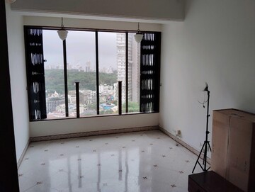 Room in 3 BHK Apartment at Crescent Tower, Tardeo – for Sale