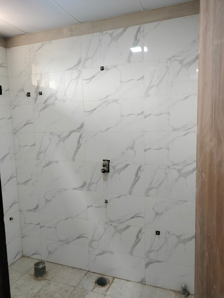 Bathroom, knowledge park v greater noida 3 Bedroom 1800 Sq.Ft. Builder Floor In Knowledge Park V Greater Noida Greater Noida 9093286