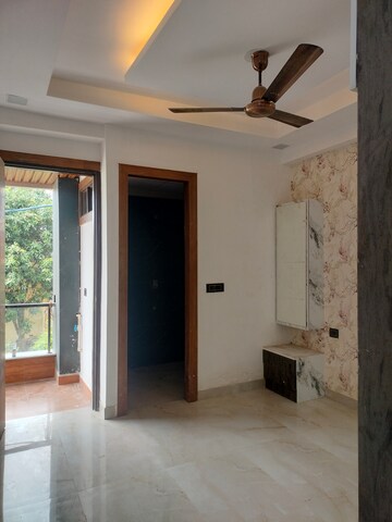Room in 3 BHK Builder Floor at Knowledge Park V Greater Noida – for Sale
