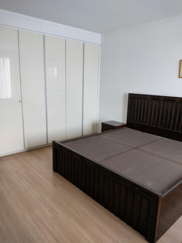 Bedroom in 4 BHK Apartment at DLF Park Place, Sector 54 – for Sale