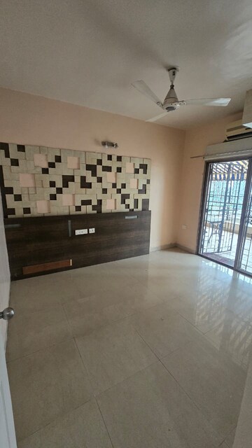 Room in 3.5 BHK Apartment at Fortaleza CHSL, Kalyani Nagar – for Rent