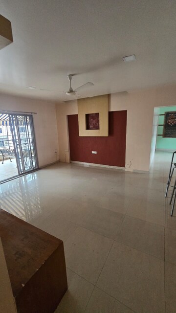 Room in 3.5 BHK Apartment at Fortaleza CHSL, Kalyani Nagar – for Rent