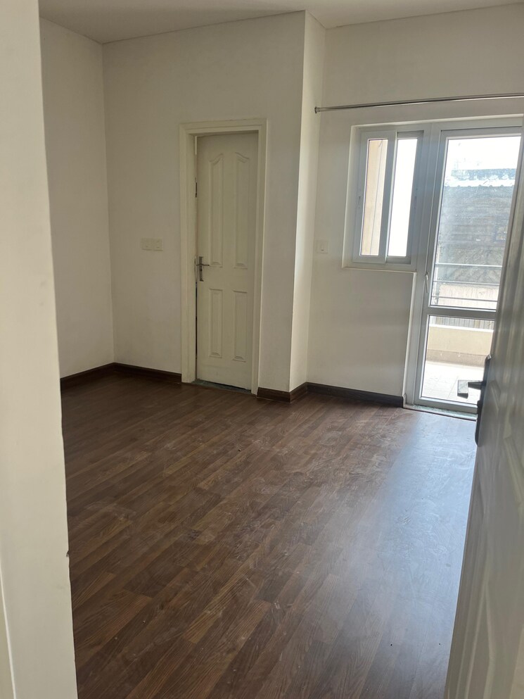 Room, bptp-park-81 3 Bedroom 300 Sq.Yd. Apartment In Sector 81 Faridabad 9093315