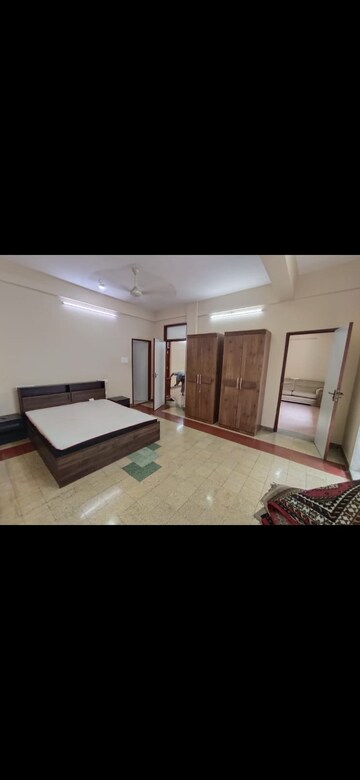 Bedroom in 4 BHK Apartment at Jeevan Vihar Building, Malabar Hill – for Rent