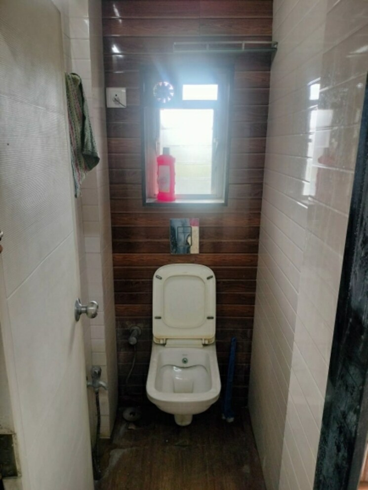 Attached Bathroom, satellite-garden 1 RK 315 Sq.Ft. Apartment In Goregaon East Mumbai 9093364