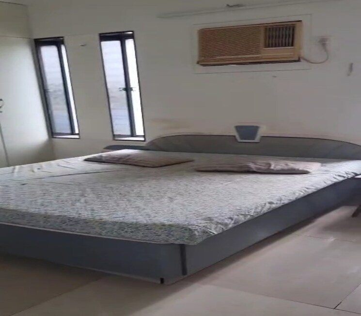 Bedroom, dadar east 4 Bedroom 1400 Sq.Ft. Apartment In Dadar East Mumbai 9093359