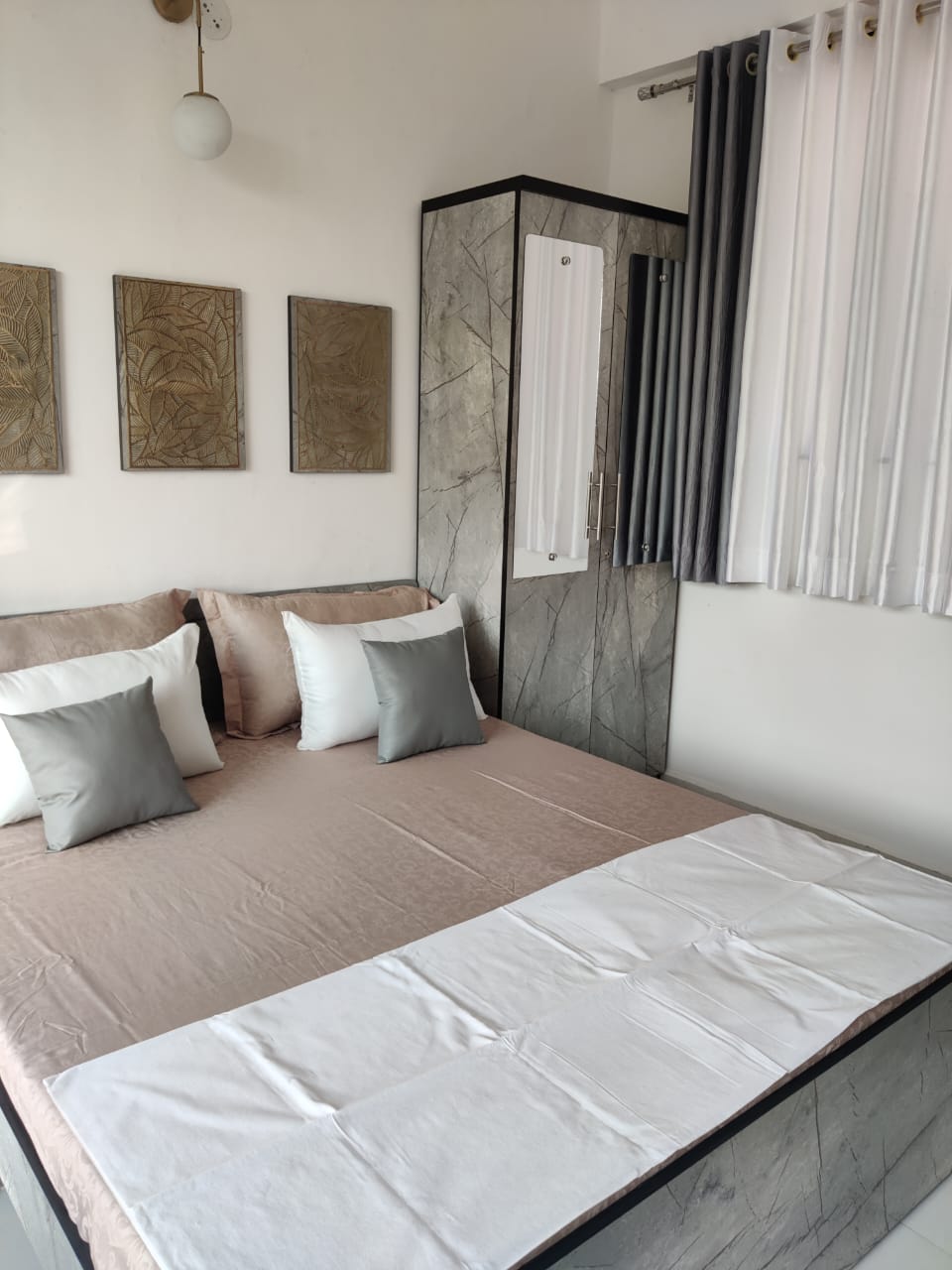 1 BHK + Extra Room Apartment For Rent in E Park