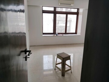 Room in 3 BHK Apartment at Turf Estate, Worli – for Sale