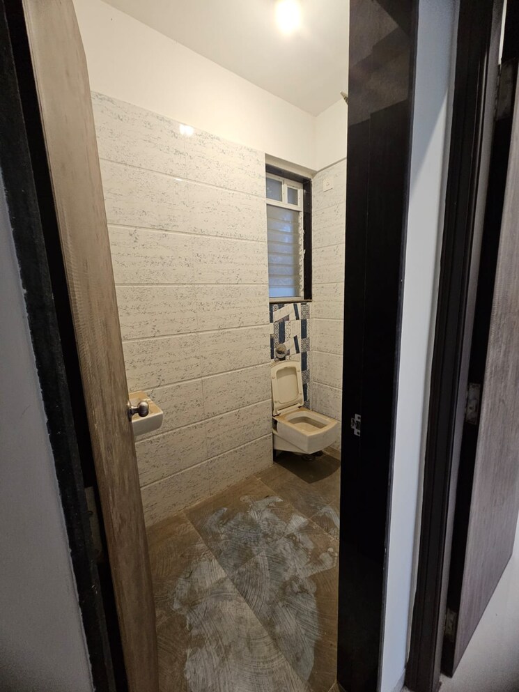 Bathroom, westin-eksar-gurukripa-chs 2 Bedroom 564 Sq.Ft. Apartment In Borivali West Mumbai 9093377