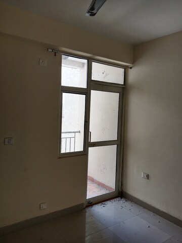 Room in 3 BHK Apartment at Ascent Savy Ville De, Raj Nagar Extension – for Rent