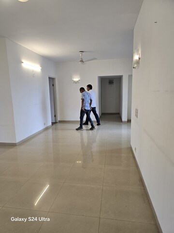 Room in 3.5 BHK Apartment at Water Front Apartment, Kalyani Nagar – for Rent