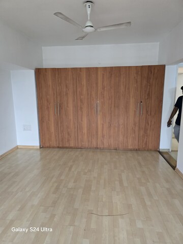 Room in 3.5 BHK Apartment at Water Front Apartment, Kalyani Nagar – for Rent
