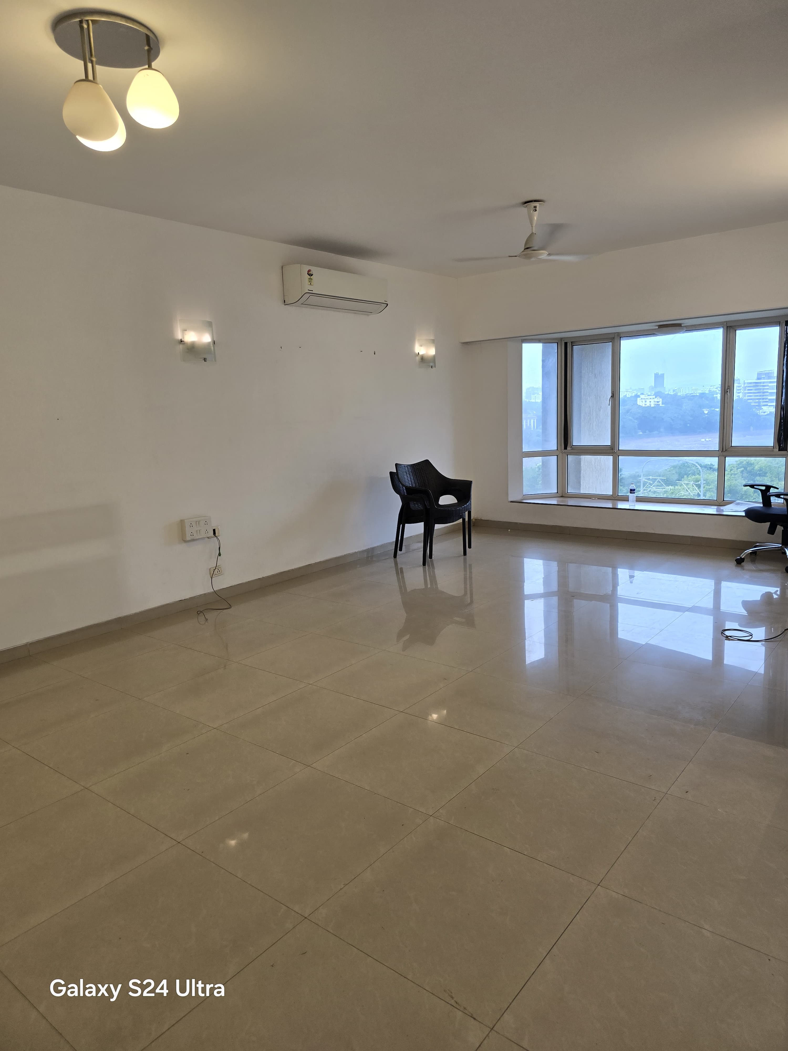 3.5 BHK + Servant Room 2200 Sq.Ft. Apartment in Water Front Apartment