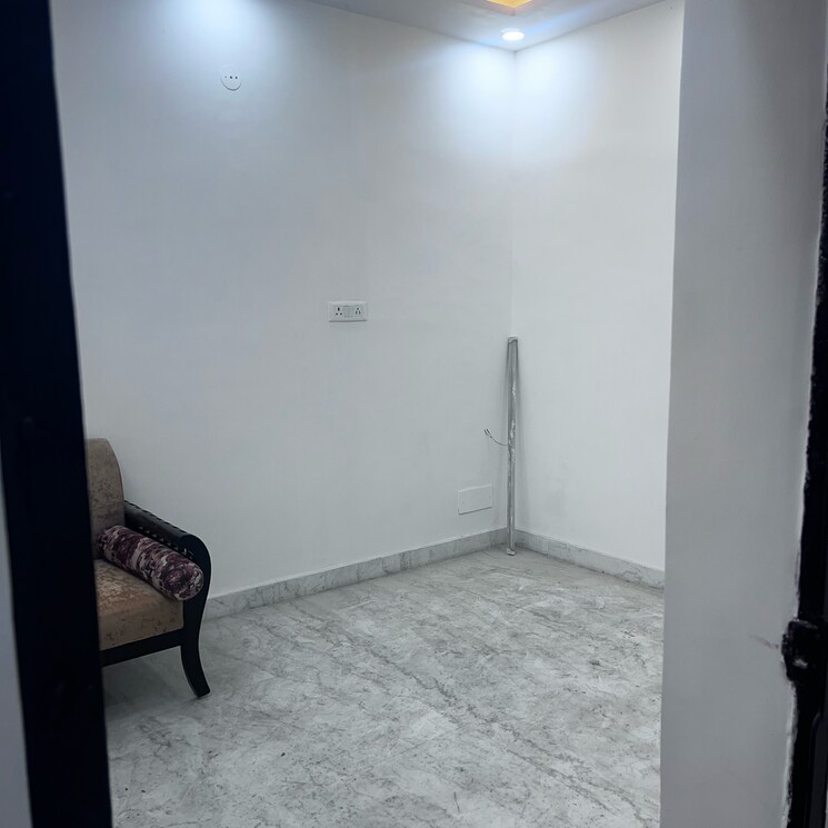 Room, paryavaran-apartment 1 Bedroom 100 Sq.Yd. Builder Floor In Budella Delhi 9093449