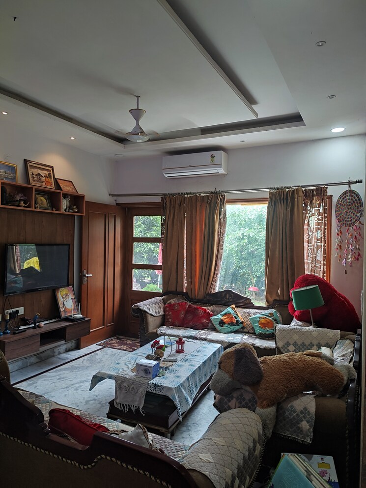 undefined, sector 82 a 6+ Bedroom 200 Sq.Yd. Villa In Sector 82 A Mohali 9093496