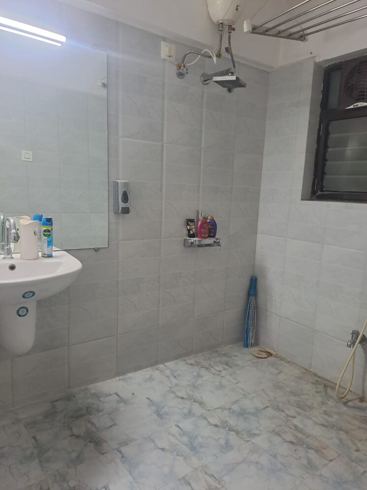 Bathroom, tata-glendale 3 Bedroom 1300 Sq.Ft. Apartment In Vasant Vihar Thane 9093485