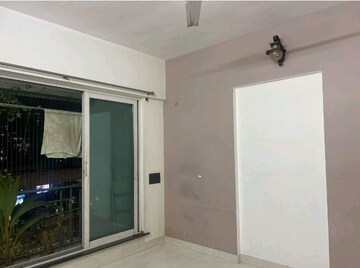 Room in 1 BHK Apartment at Hiranandani The Walk Ventana A & B, Ghodbunder Road – for Rent