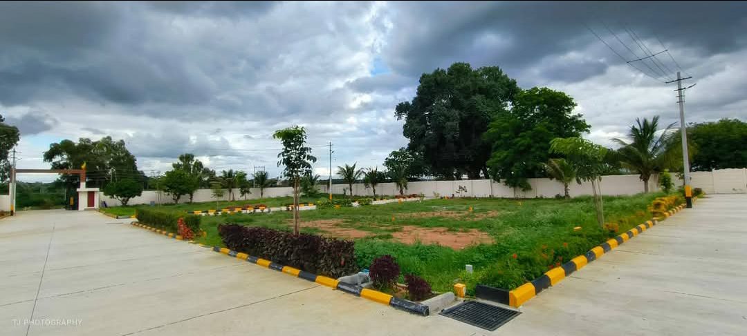 Plot For Sale in Kns Metro Properties 
