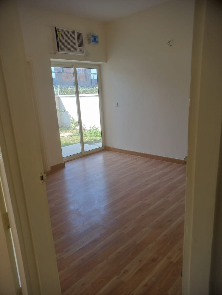 Room, puri-aman-vilas 3 Bedroom 1680 Sq.Ft. Apartment In Sector 89 Faridabad 9093505