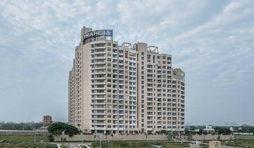 2 BHK Apartment For Sale in Raheja Vedaanta, Sector 108