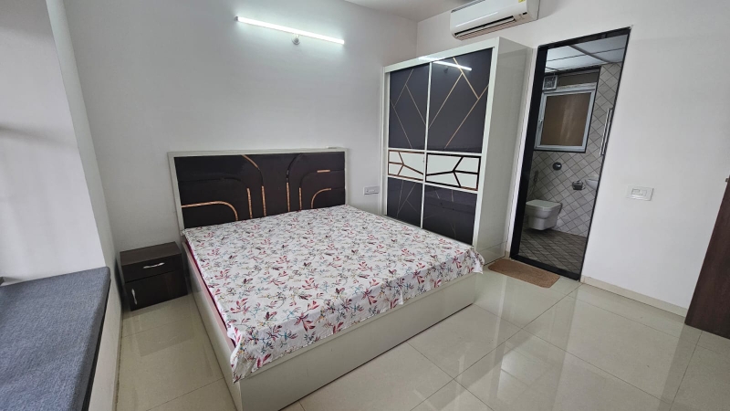 2 BHK + Servant Room,Extra Room Apartment For Rent in Rahul Arcus