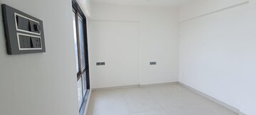 Room in 2 BHK Apartment at Shiv Shakti Tower 28, Malad East – for Rent