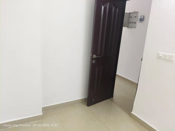 Room in 3 BHK Apartment at Uninav Heights Phase II, Raj Nagar Extension – for Sale