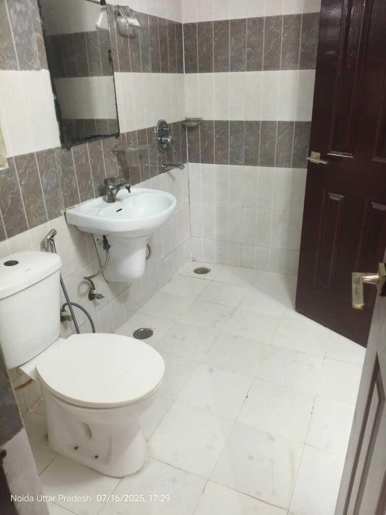 Bathroom, uninav-heights-phase-ii 3 Bedroom 1235 Sq.Ft. Apartment In Raj Nagar Extension Ghaziabad 9093562