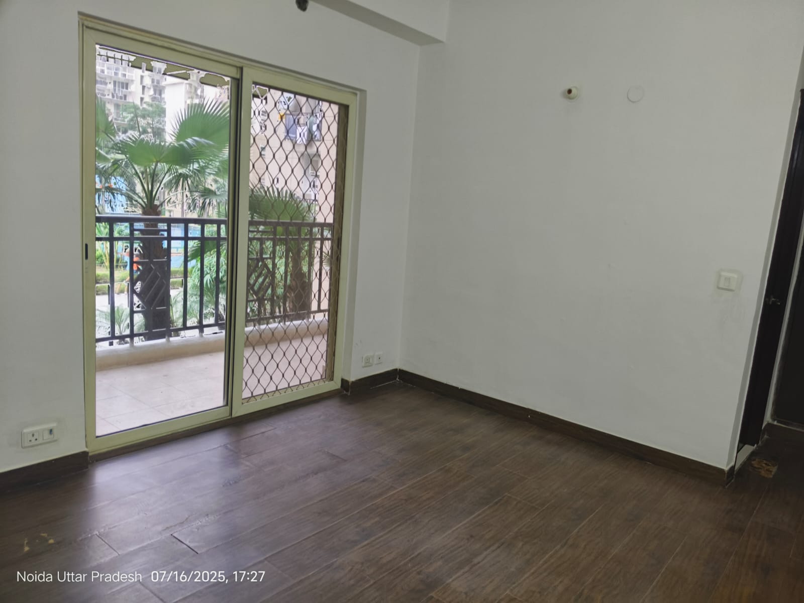 3 BHK 1235 Sq.Ft. Apartment in Uninav Heights Phase II