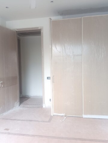 Building Lobby in 3 BHK Builder Floor at Defence Colony – for Sale