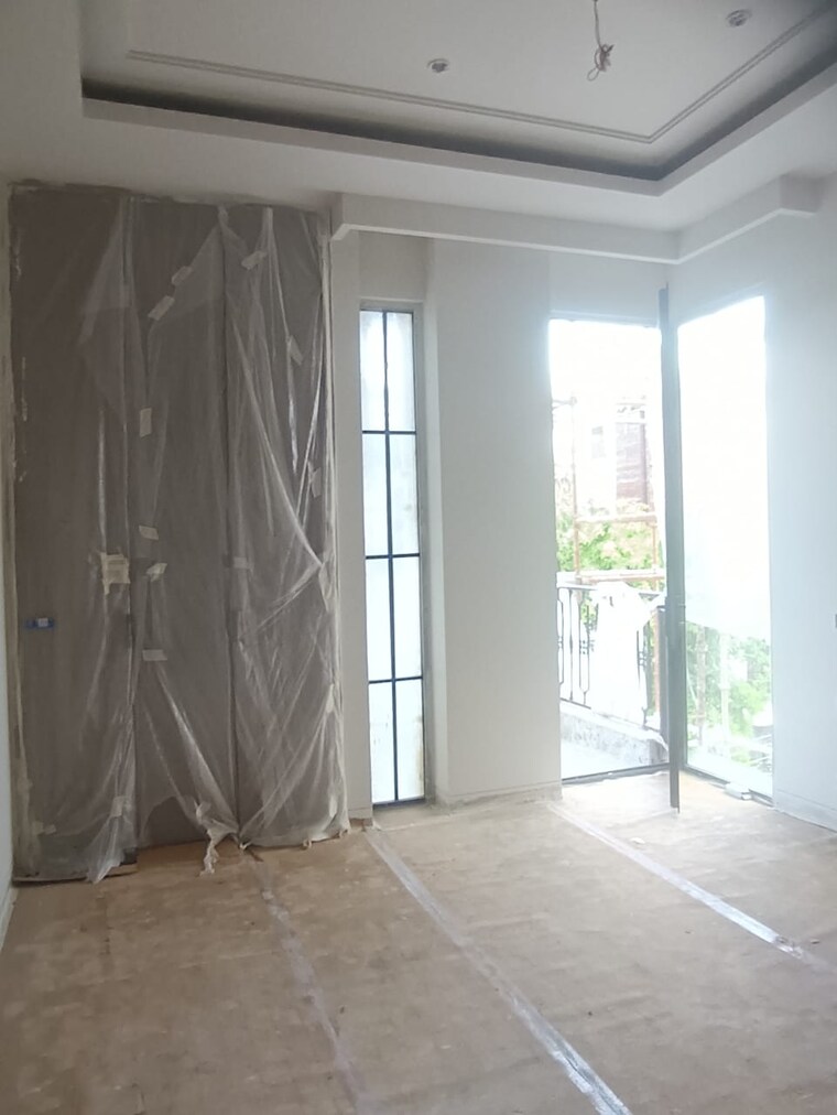 undefined, defence colony 3 Bedroom 325 Sq.Yd. Builder Floor In Defence Colony Delhi 9093565