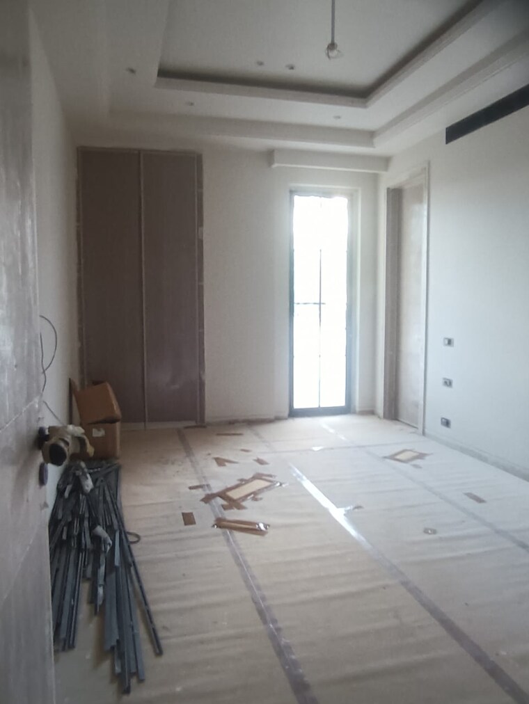 Bedroom, defence colony 3 Bedroom 325 Sq.Yd. Builder Floor In Defence Colony Delhi 9093565