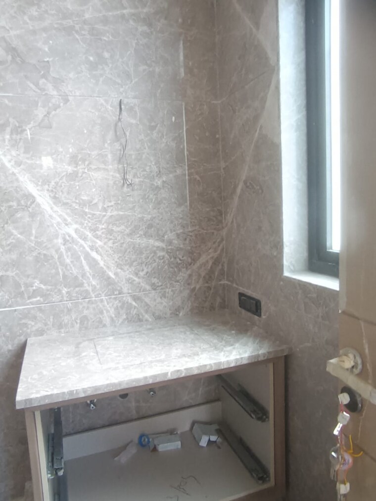 Bathroom, defence colony 3 Bedroom 325 Sq.Yd. Builder Floor In Defence Colony Delhi 9093565