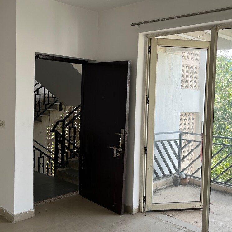 Room, puri-vip-floors 3 Bedroom 1850 Sq.Ft. Villa In Sector 81 Faridabad 9093569