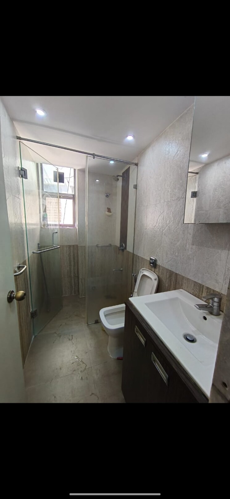 Bathroom, lokhandwala-residency 2 Bedroom 800 Sq.Ft. Apartment In Worli Mumbai 9093578