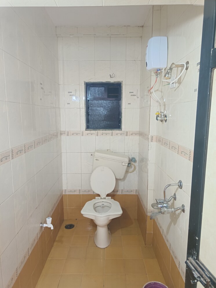 Bathroom, pestom-sagar-colony 1.5 Bedroom 550 Sq.Ft. Apartment In Chembur Mumbai 9093581