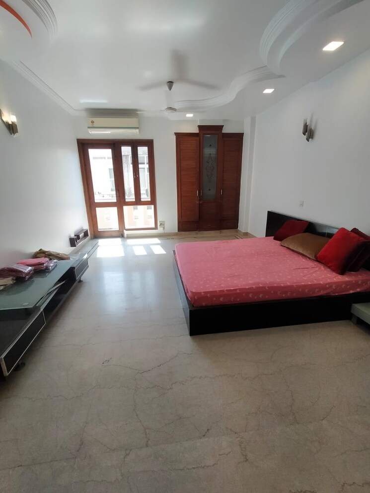 Living Room, panchsheel park 4 Bedroom 500 Sq.Yd. Builder Floor In Panchsheel Park Delhi 9093592