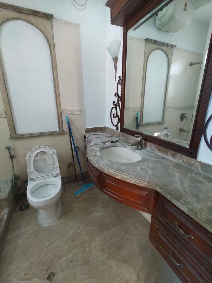 Bathroom, panchsheel park 4 Bedroom 500 Sq.Yd. Builder Floor In Panchsheel Park Delhi 9093592