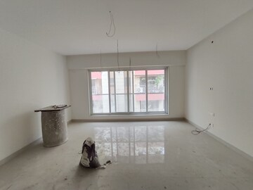 Room in 3 BHK Apartment at Roop Apartments, Chembur – for Rent