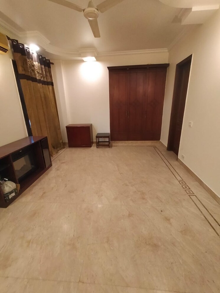 Room, panchsheel park 4 Bedroom 500 Sq.Yd. Builder Floor In Panchsheel Park Delhi 9093629