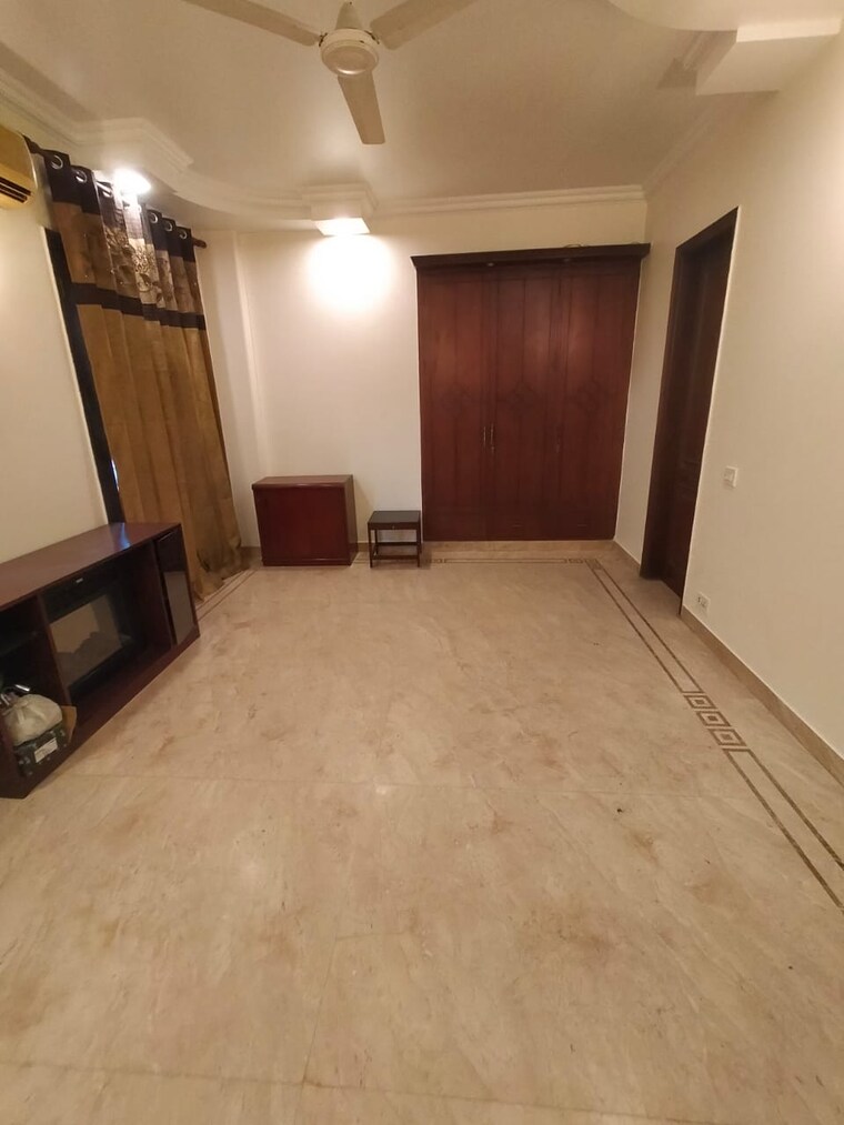 Room, panchsheel park 4 Bedroom 500 Sq.Yd. Builder Floor In Panchsheel Park Delhi 9093629