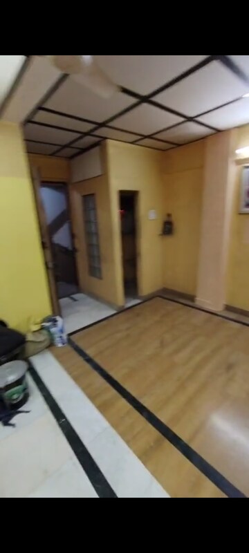 Room in 2 BHK Apartment at Jumbo Darshan, Andheri East – for Rent