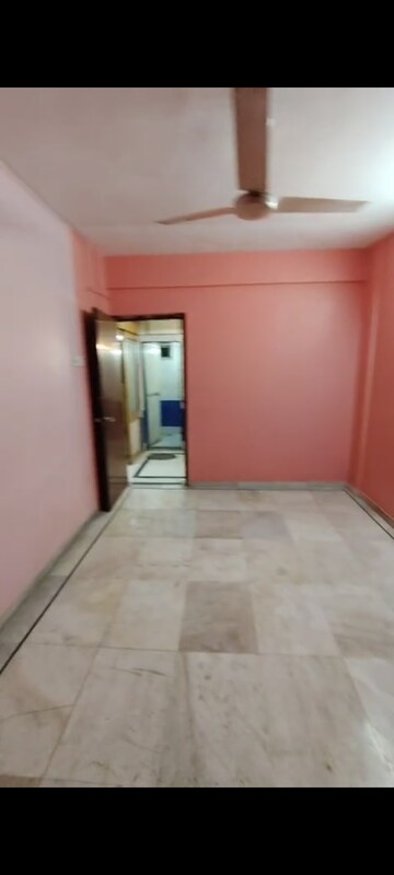 Room in 2 BHK Apartment at Jumbo Darshan, Andheri East – for Rent